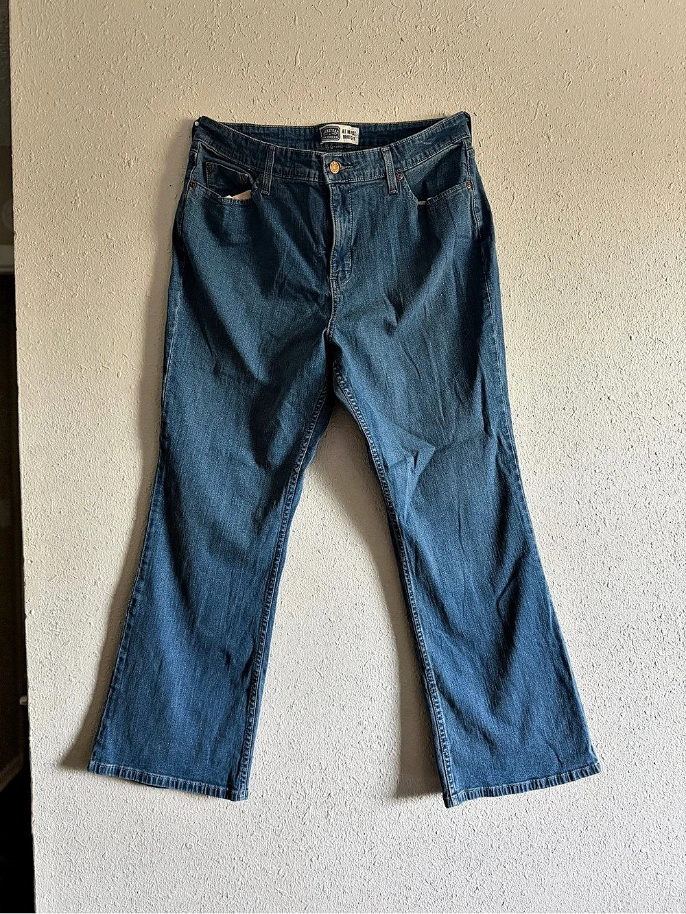 Levi Strauss & Co. Signature At Waist Bootcut. Bootcut Jeans in Blue Like New